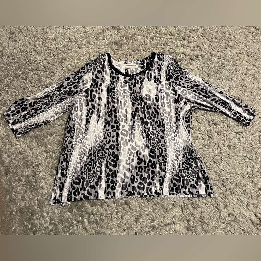 Black & white leopard print blouse